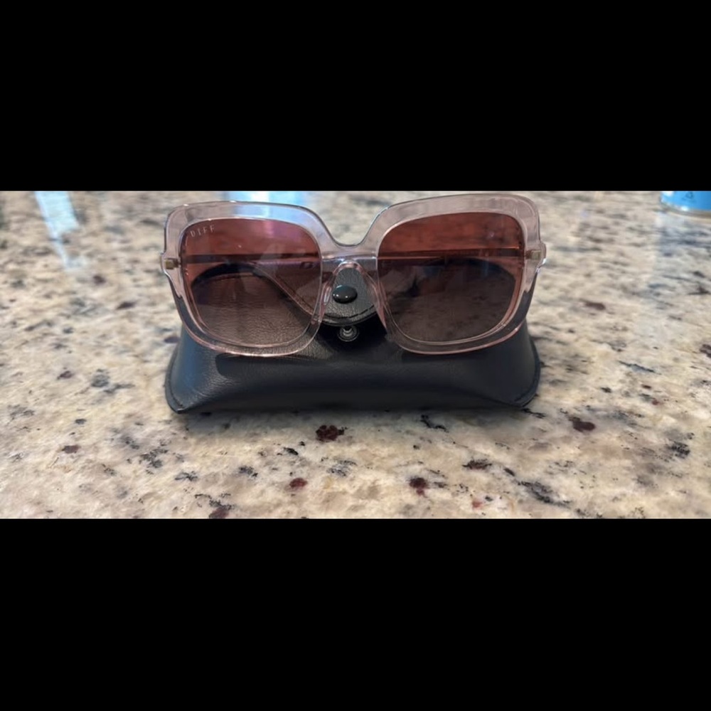Diff Eyewear Pink Frame Sunglasses